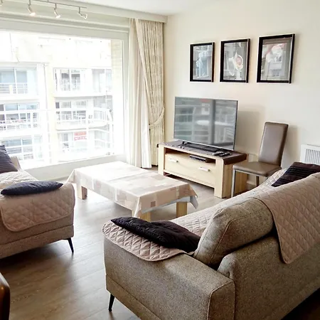 Spacious Seafront Family Stay, Cleaning Included 아파트 니우포르트