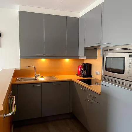 Spacious Seafront Family Stay, Cleaning Included 아파트 *
