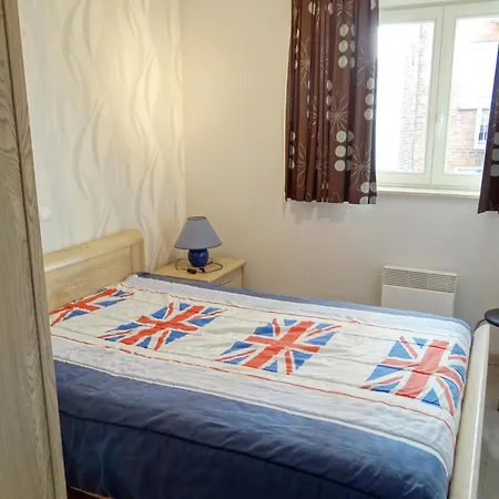 Spacious Seafront Family Stay, Cleaning Included