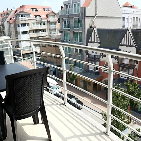 Spacious Seafront Family Stay, Cleaning Included 아파트 니우포르트
