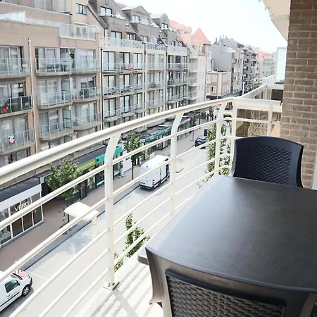 Spacious Seafront Family Stay, Cleaning Included 아파트 니우포르트