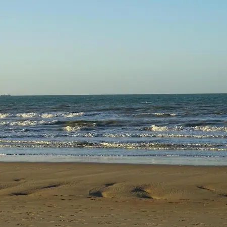 Spacious Seafront Family Stay, Cleaning Included